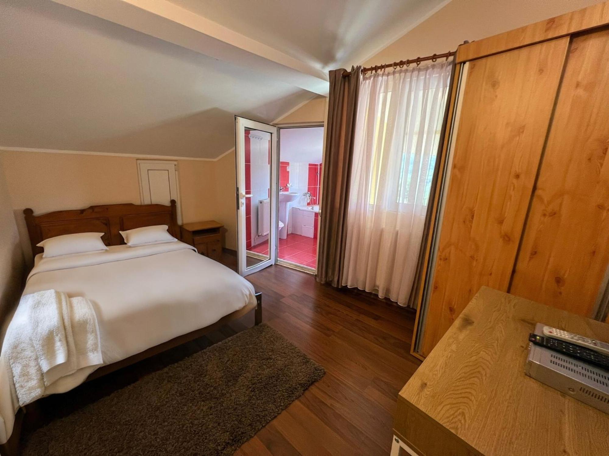 Casa Potcoava Hotel Lepsa Luaran gambar